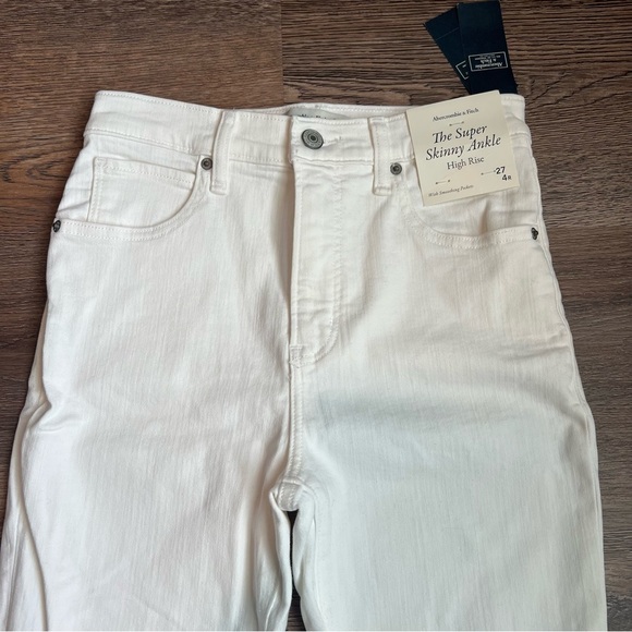 Abercrombie and Fitch White Jeans - Picture 3 of 6